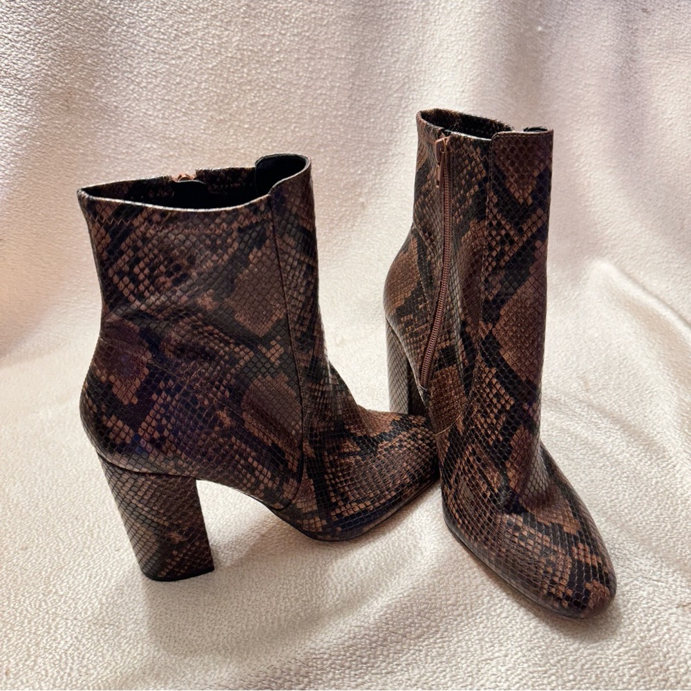 Snake skin Pattern Ankle boots